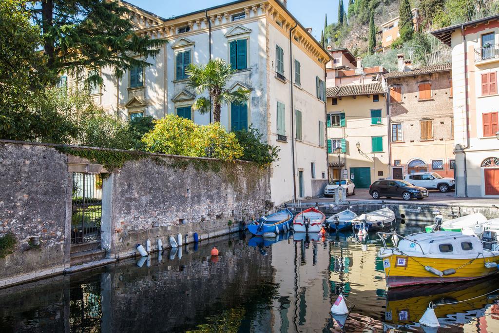 Il Batti Apartment Water Front And Private Beach Toscolano Maderno Exterior photo