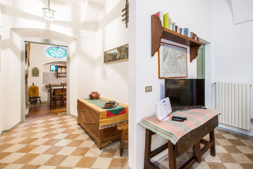 Il Batti Apartment Water Front And Private Beach Toscolano Maderno Exterior photo